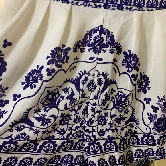 Lily Whyt Blue and White Fine China High Waisted Shorts Size 8 - Picture 12 of 14